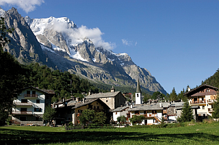 https://sites.google.com/site/litaliaindigitale/valledaostadigitale/tvcourmayeur