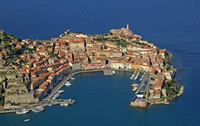http://www.cicloturismo.it/wp-content/uploads/2014/11/portoferraio.jpg